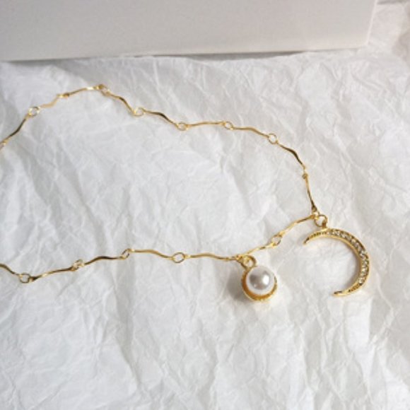 💕LAST ONE Moon Faux Pearl Necklace - Picture 6 of 14